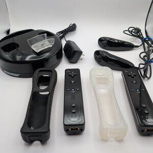 Nintendo Wii U Motion Plus Remote, Nunchuk & Charging dock bundle